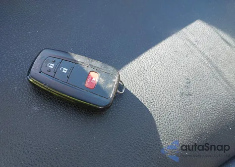 2017 Toyota Prius Four Touring z USA, uszkodzony, nr VIN JTDKARFU3H3528016